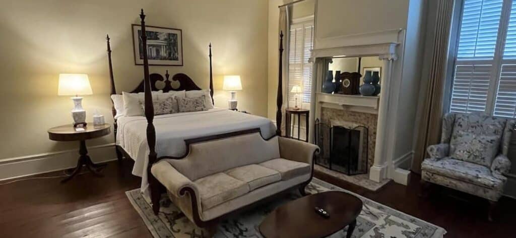 1842 Inn